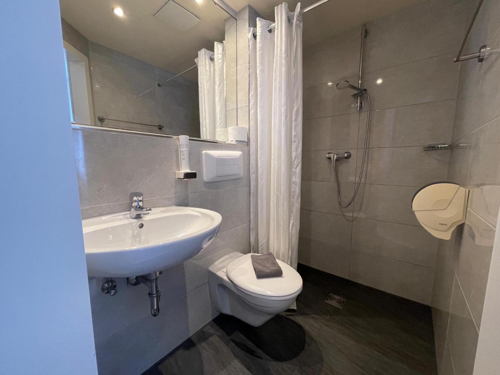 Hotel Loewen Kusterdingen Extérieur photo